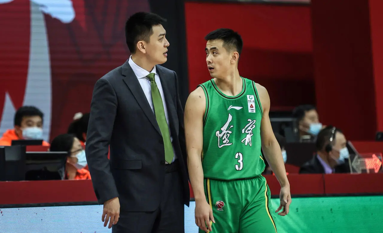 辽宁本钢发布备战花絮;清晨篮板制胜;法国杯任务艰巨;阵容厚度经受考验 辽宁本钢发布备战花絮;清晨篮板制胜;法国杯任务艰巨;阵容厚度经受考验